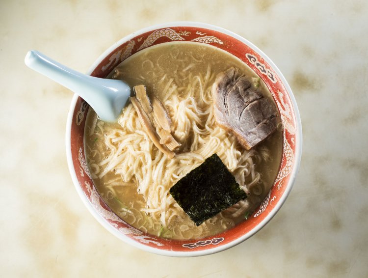 とろろラーメン820円。
