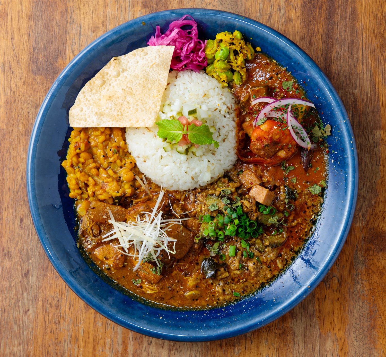 カレー 三軒茶屋『創作カレー MANOS』で、芳しき混沌の世界へ｜さんたつ by