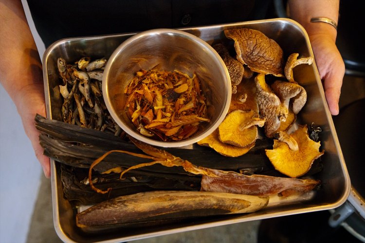 かつお節、昆布、スルメ……and more！　どれも誇れる“だしの素”。