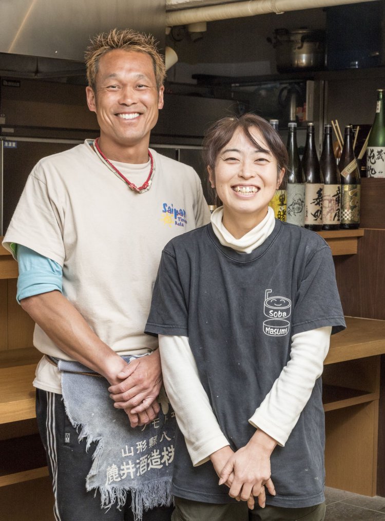 2人で切り盛りする成田ご夫妻。ともにランナーなのだ。