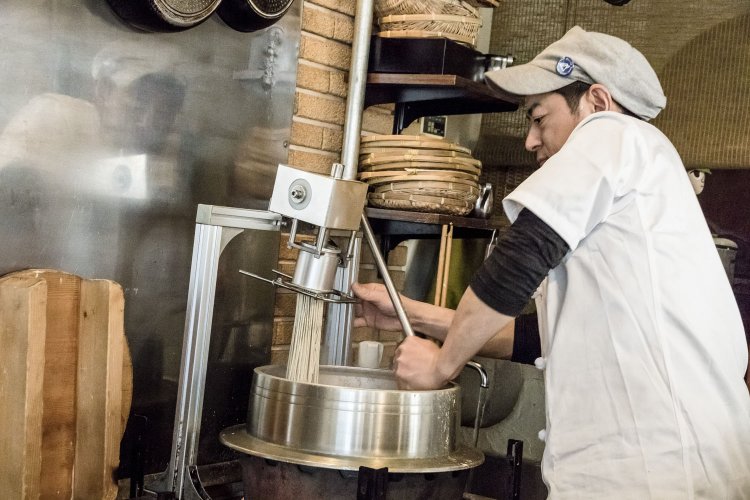 パスタマシンであっという間にそばが。