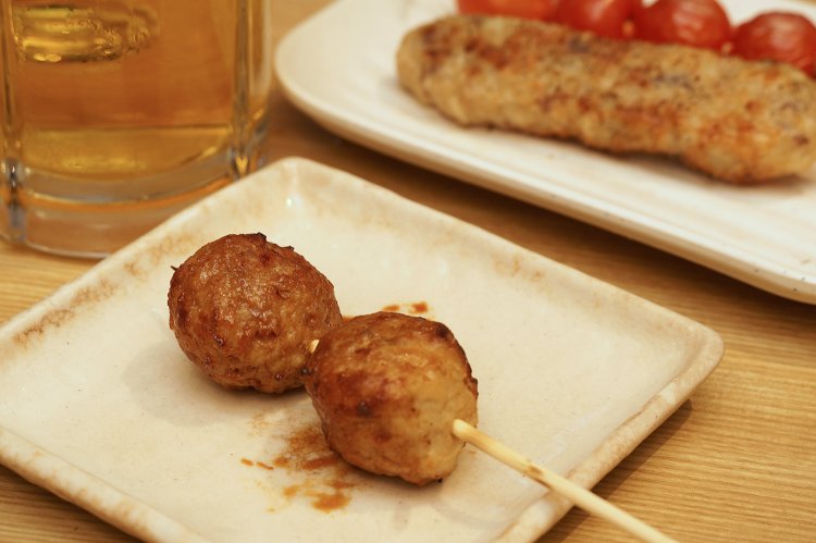 鳥ナンコツ入りつくね200円。