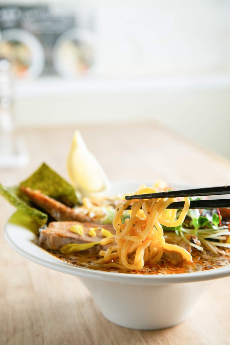 玉子麺を使用。今後はもっと太麺になる予定！