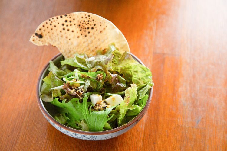 セットのサラダ。