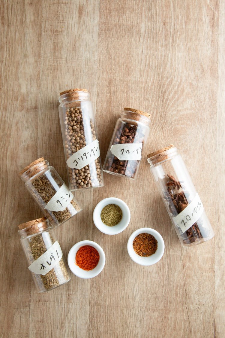 オレガノなど８種ほど使用。山椒と韓国唐辛子がしびれと辛さの主役。