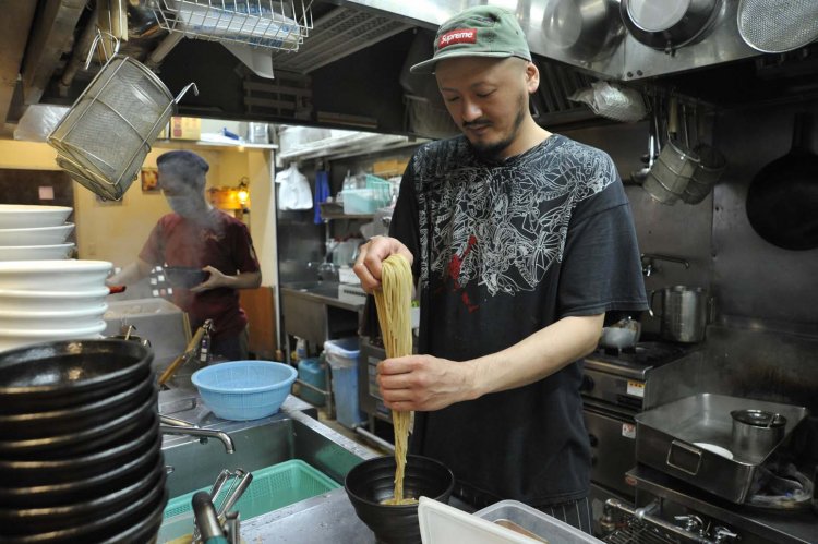「まだまだ作りたい素材のラーメンがあります」と店長の石井功二郞さん。