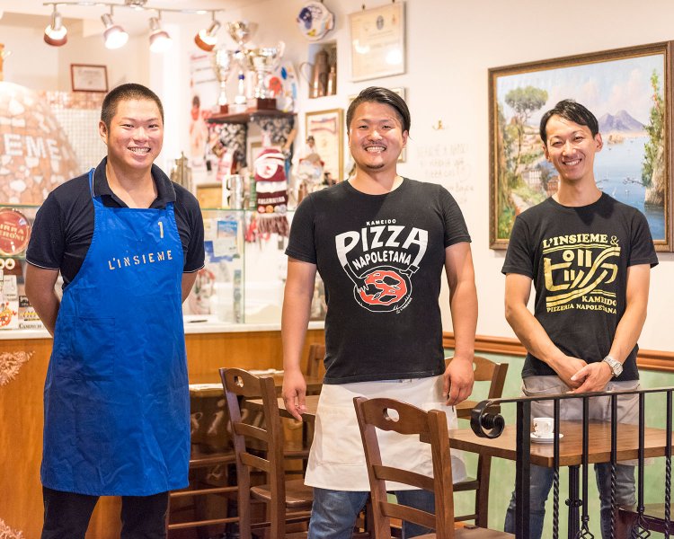 左から、シェフの内田啓介さん、松丸さん、ソムリエの星共幸さん。
