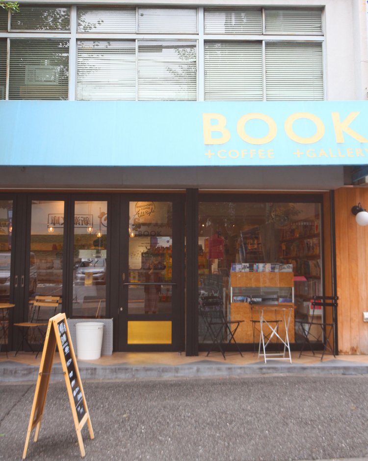 今の神楽坂らしい小粋で大人な店構え。