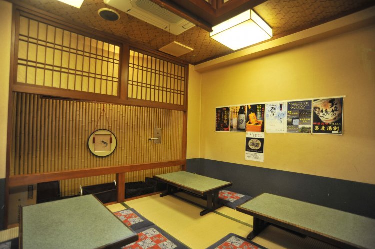 ゆっくり酒を楽しむなら座敷がおすすめ。