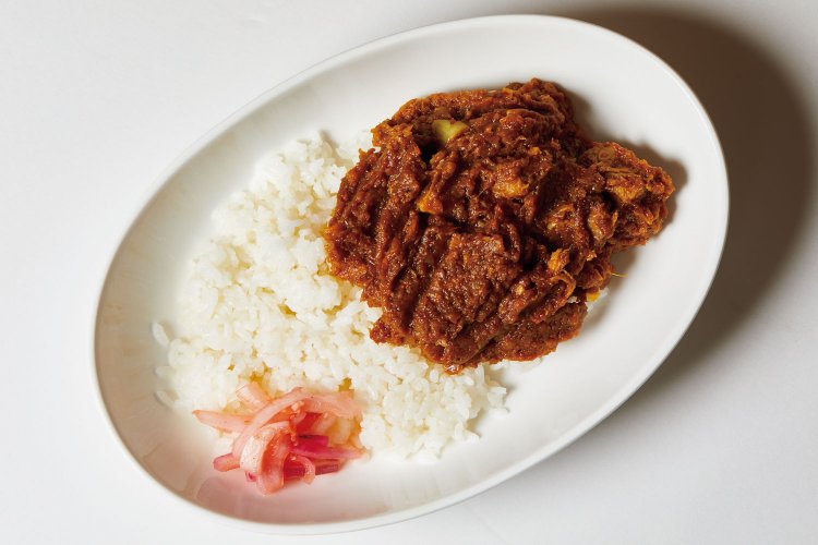 水分が少ないため、肉や魚介、野菜など素材の味が生きるオルチキンカレー 880円。