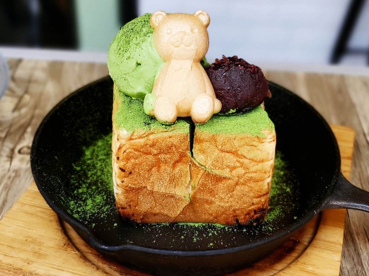 抹茶トーストセット（抹茶付き） 1200円。