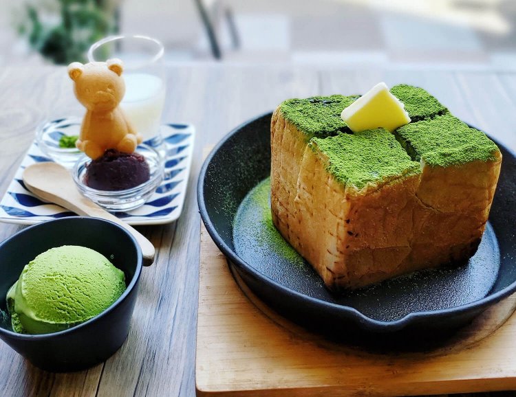 抹茶トーストセット（抹茶付き） 1200円。