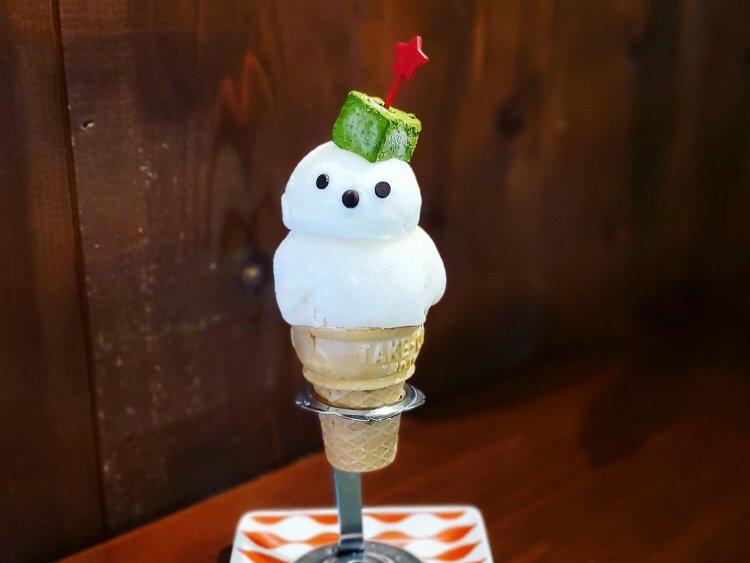 夏の雪だるま700円。