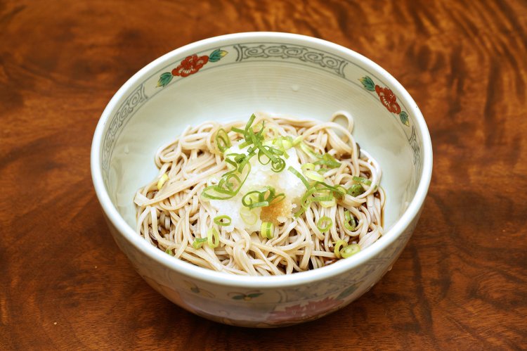 九条ねぎと辛味大根そば1000円。 