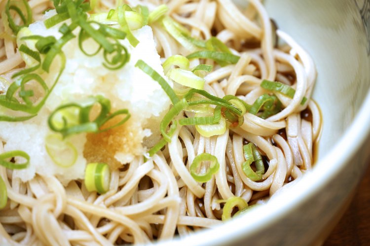 角の立ったそばと雑味のないつゆ。