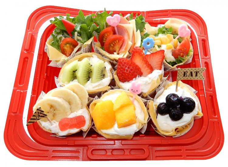 スイーツ系・食事系クレープ8個セットのプチクレープ1080円。