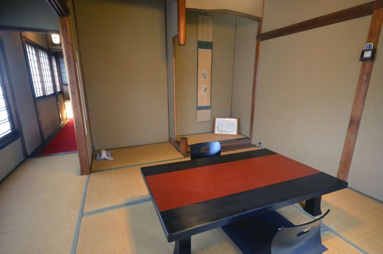 長岡藩の行く末を思案しながら継之助が昼食をとった中２階の「河井継之助の間」は見学可。