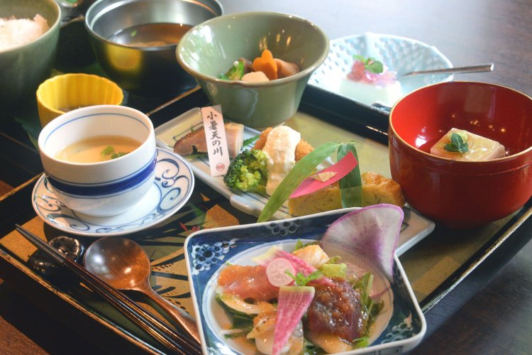 ランチでいただける『継之助「談判の時」〜東忠御膳〜』2200円。