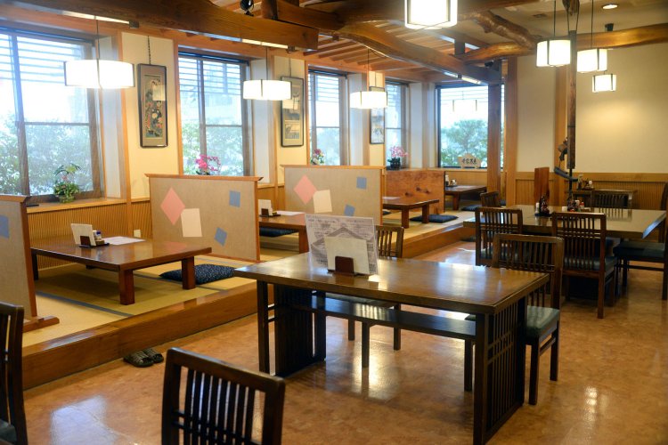 碾きたて、打ちたて、ゆでたてのへぎそばを、ゆったりした店内で。