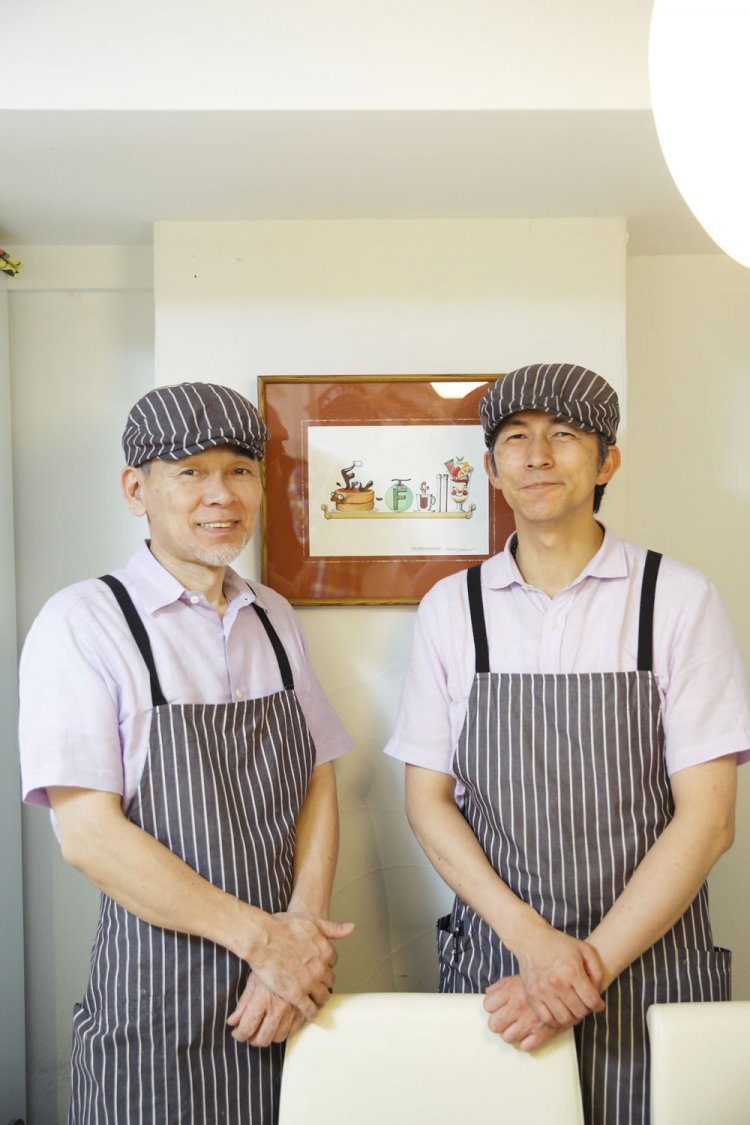 神田にあった『万惣フルーツパーラー』で働いていた川島克之さん(右)と其田秀一さんが、赤坂で開店。