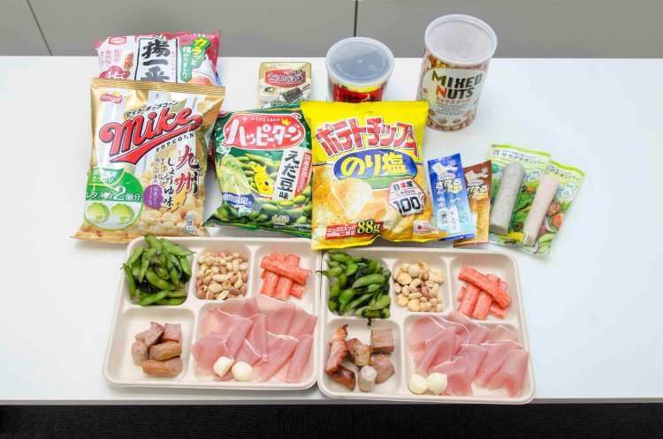 意気揚々と集めたおつまみの数々。 