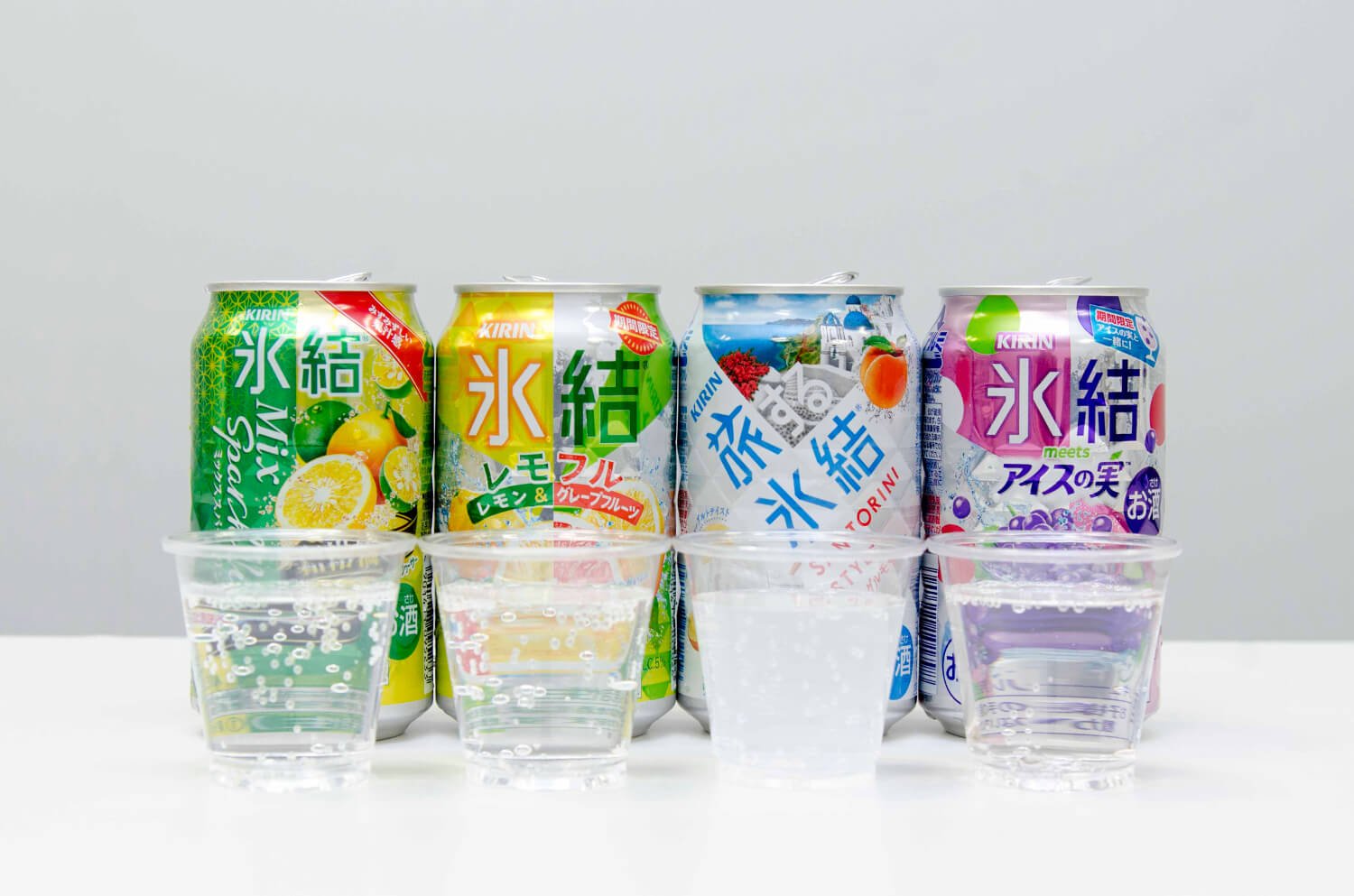 左からキリン 氷結®ミックススパークリング 和柑橘ミックス(ファミリーマート限定)121円、キリン 氷結®レモフル121円、キリン 旅する氷結®ヨーグルモサワー121円、キリン 氷結®アイスの実121円。