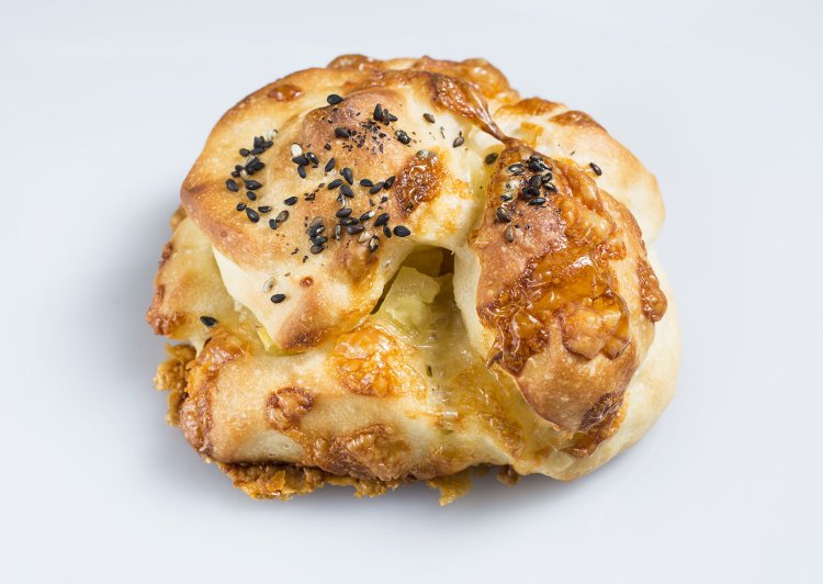 田舎さつまチーズ162円。