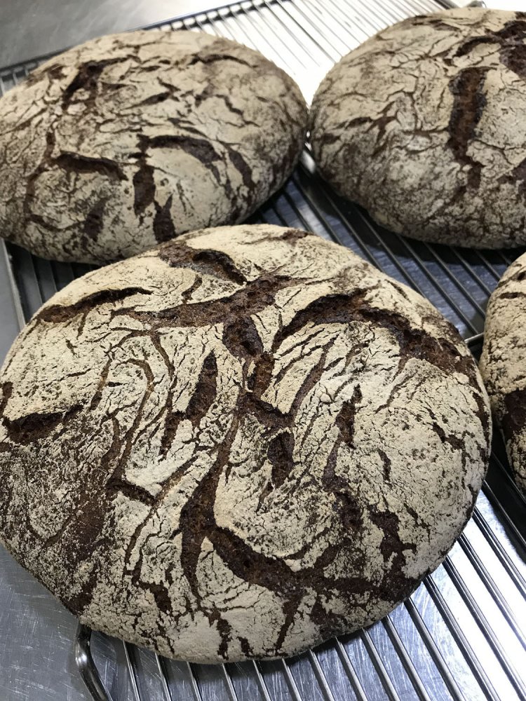 ライ麦の風味を堪能できるミッシュは900円。