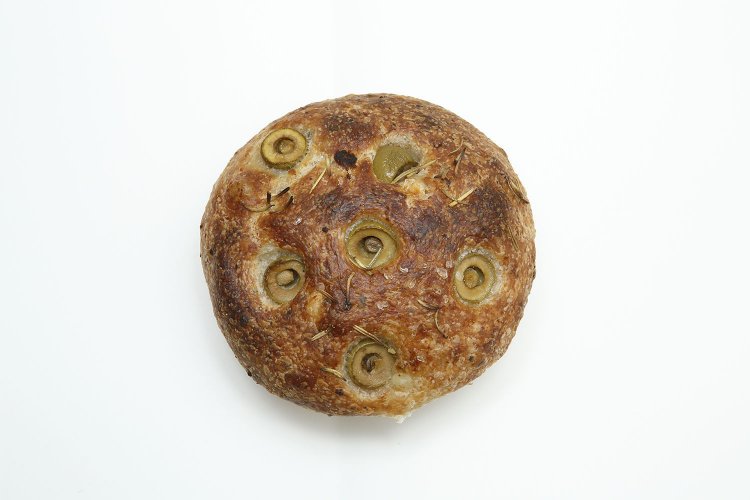 ジャガイモとオリーブのフォカッチャ300円。