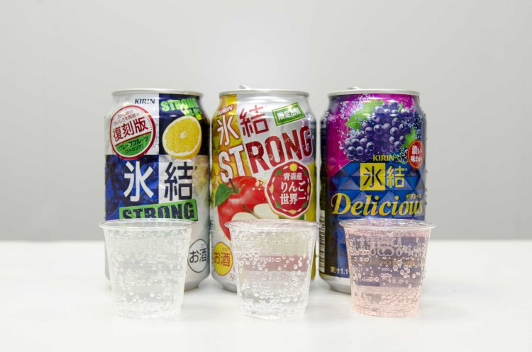 左からキリン 氷結®︎ 復刻版グレープフルーツ127円、キリン 氷結®︎ストロング りんご世界一110円、キリン氷結®︎デリシャス ピノ・ノワール155円。