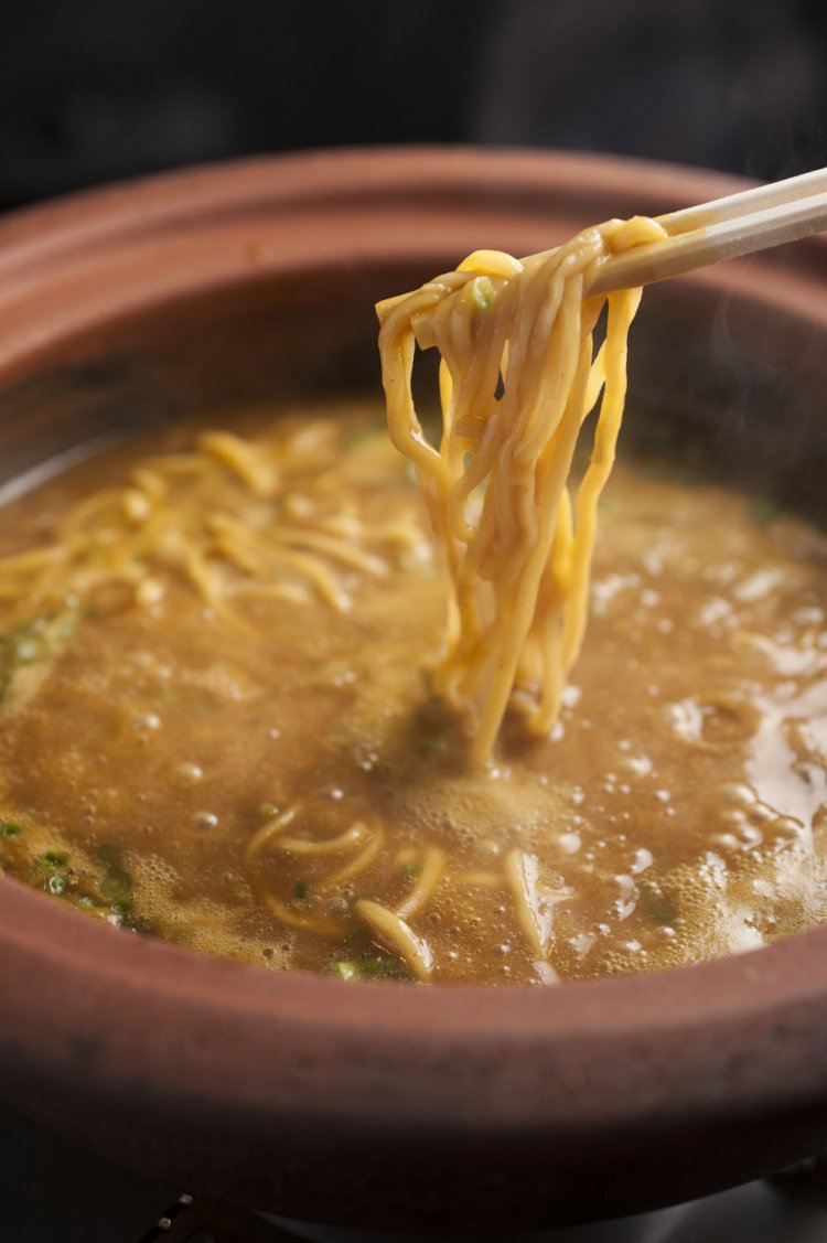 締めはもちもち中太麺300円を。