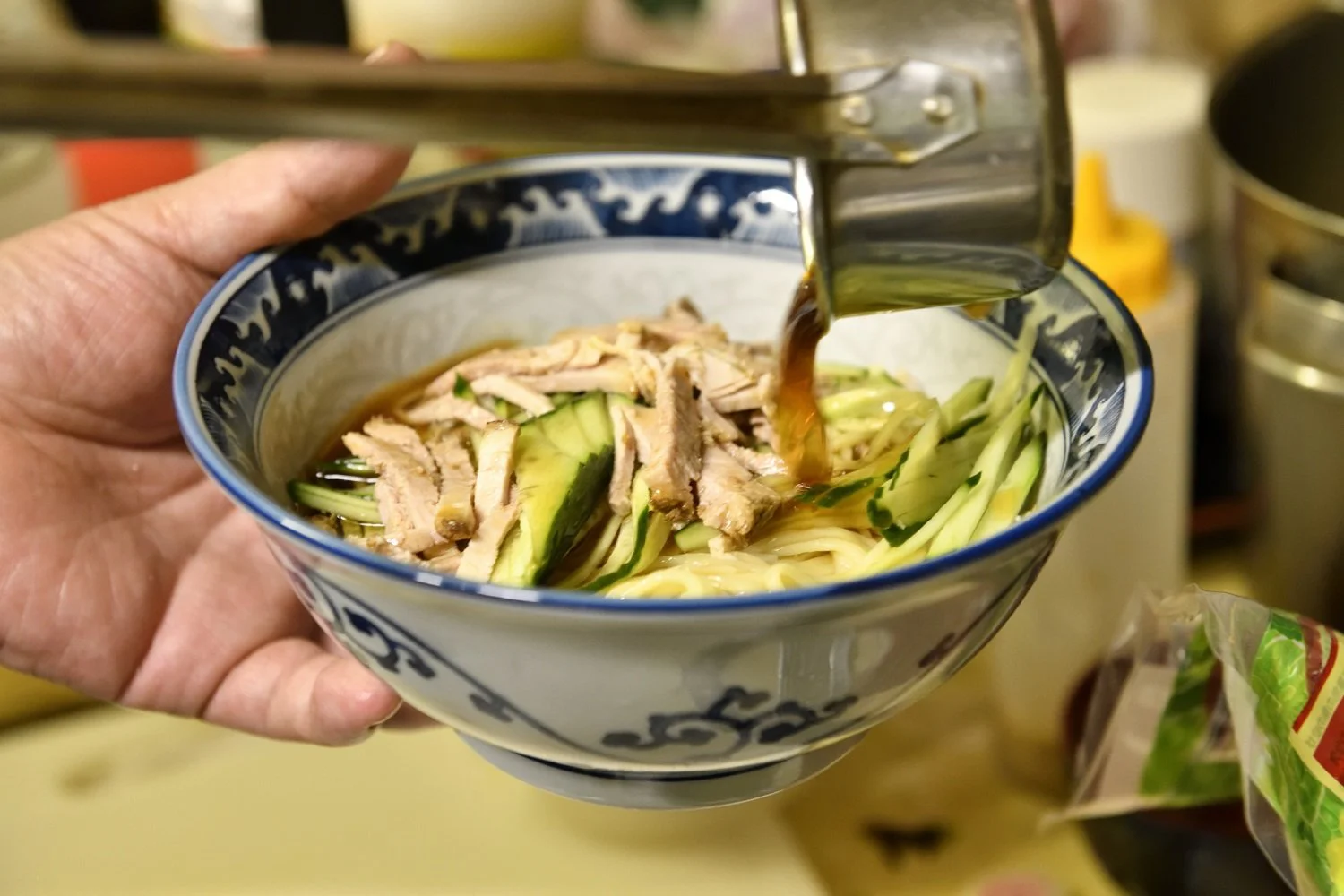 浅草 辰巳庵 の冷やしラーメン 第12回 そば屋の中華 前編 町中華探検隊がゆく さんたつ By 散歩の達人