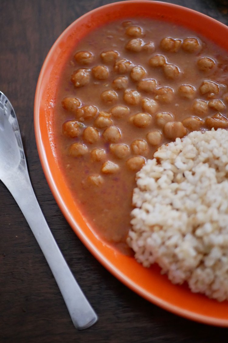 日本人も食べやすい味の豆カレー。