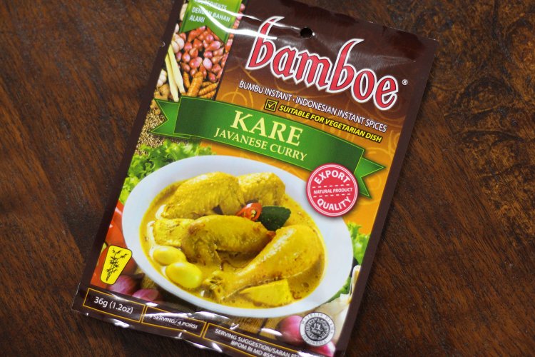 パッケージのKARE＝カレーの意味。JAVANESEは「ジャワの（ジャワ風）」を意味します。