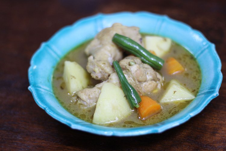 レシピ通りに作るとスープカレーに。