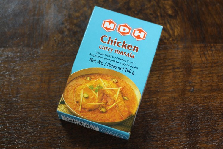 このターコイズブルーにエスニック感を感じる。