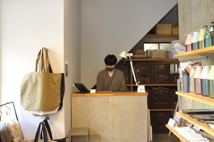 経理から、いつしか店を任せられる存在になった高橋店長。