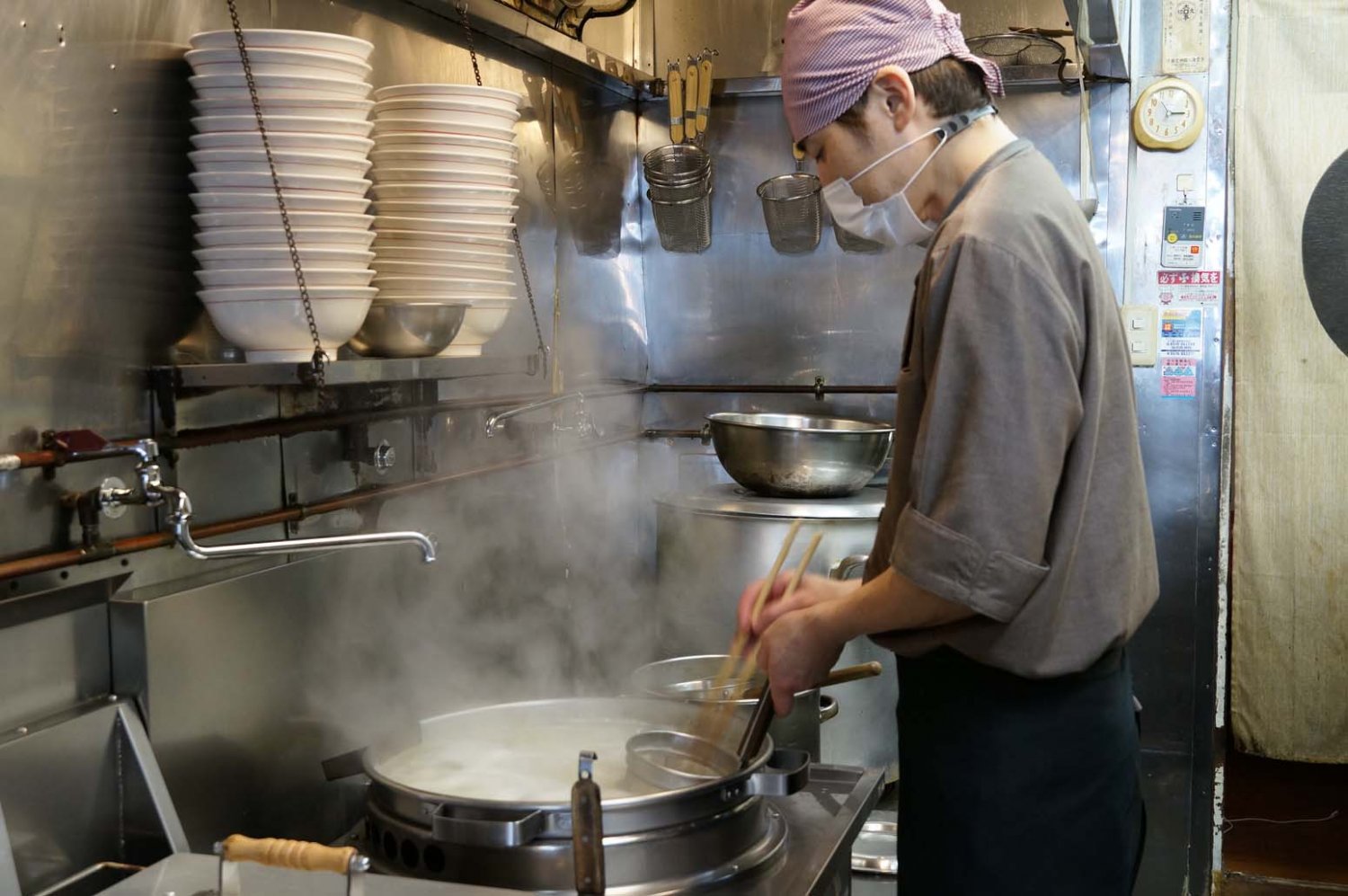 料理人歴30年以上にもなるという店主の伊東伸久さん。