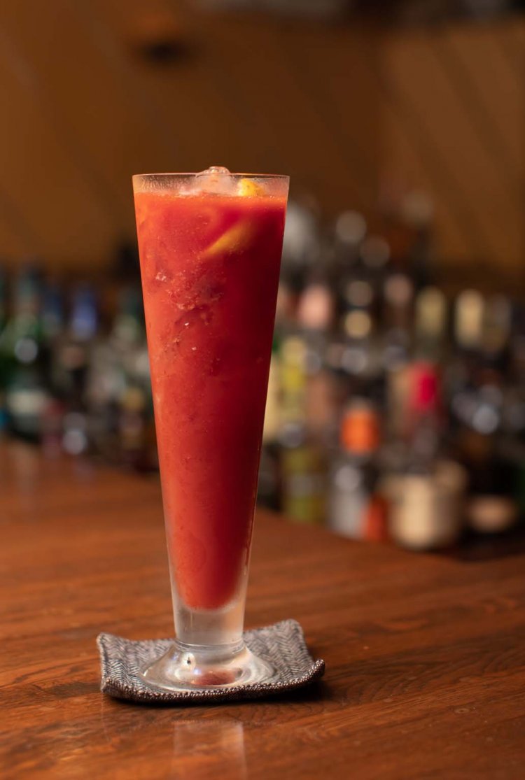 トマトのピリ辛カクテル800円。最後に辛さが追いかけてくる味。