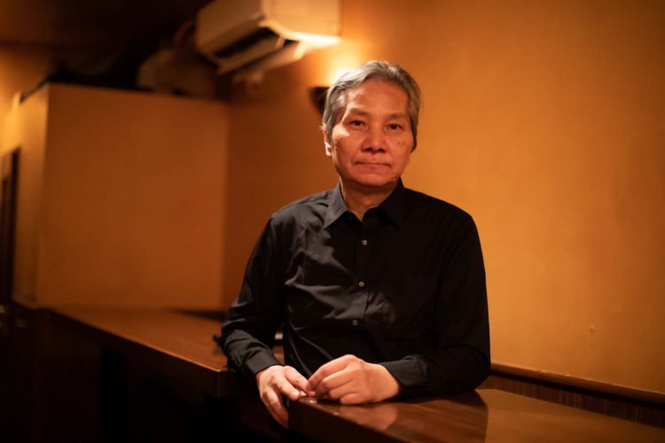 話し方も優しい店主の定方さん。日本の地理が得意分野。