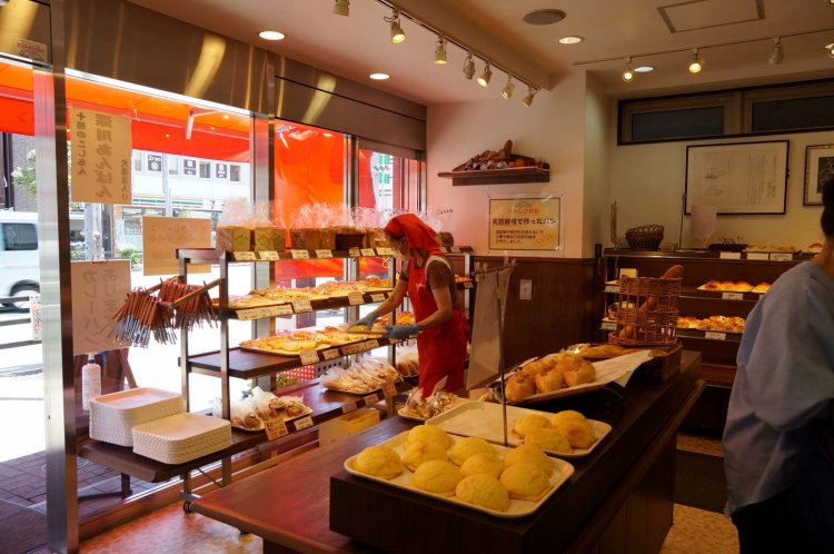 お手頃価格な庶民派のパンが充実している。