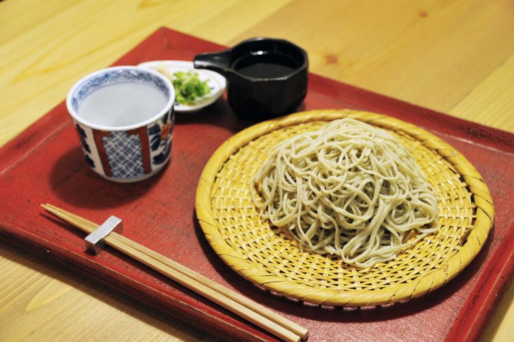 もりそば990円。店名にあるように、ツルツルッと粋にたぐりたい。