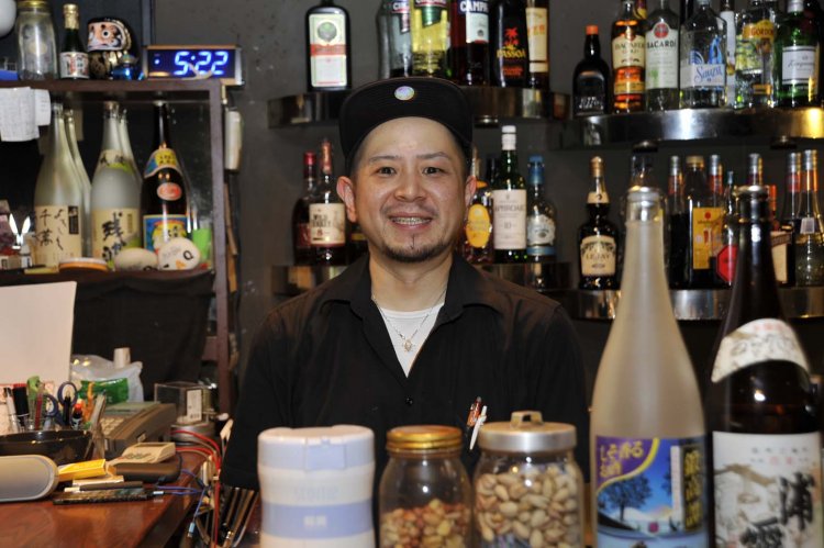 「ダーツが売りでもあるのですが、しっかり食事ができるダイニングバーを目指しています」と谷川店長。