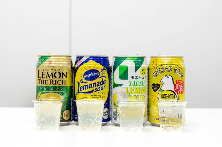 左から、サッポロ レモン・ザ・リッチ ビターレモン140円、JINRO サンキスト レモネード・サワー176円、東京ヤエス ヤエスレモンサワー140円、合同酒精ビネガーサワー レモン118円。