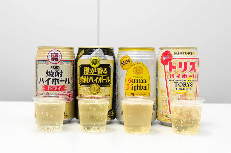 左から宝酒造 焼酎ハイボール ドライ155円、宝酒造 樽が香る焼酎ハイボール168円、サントリー 角ハイボール缶207円、サントリー トリス ハイボール缶176円。
