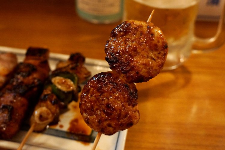 つくねは今でも毎日ひき肉から仕込むという。