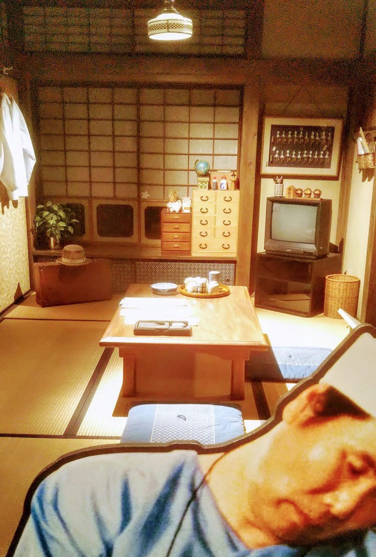 おおよそ、おいちゃんの馬鹿は「とらや」の茶の間で繰り広げられることが多い。（『葛飾柴又 寅さん記念館』にて）