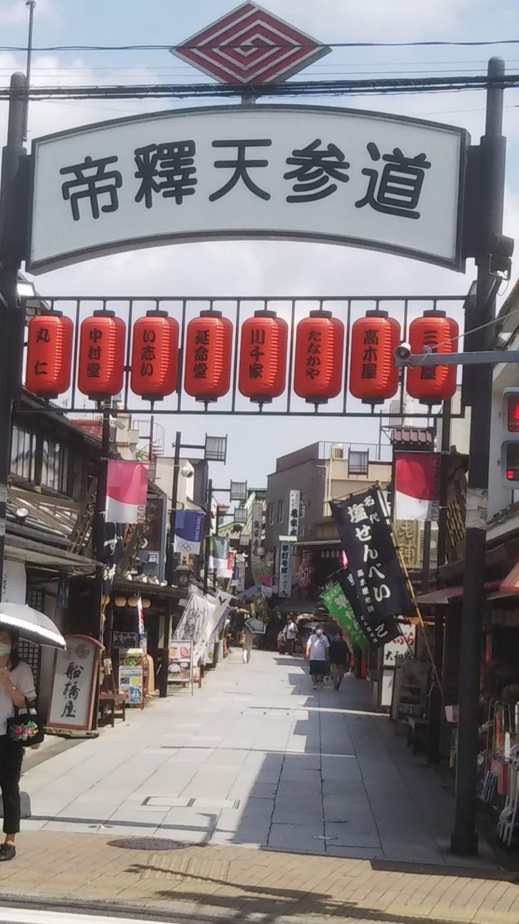 参道の馬鹿はおいちゃんだけではない。備後屋、越後屋、えびす屋、麒麟堂、弁天屋、蓬莱屋……「相変わらず馬鹿か？」