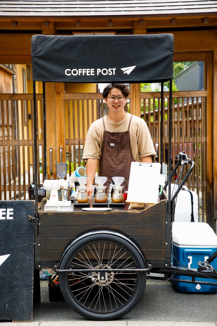 代表の川島さん。「街ブラにぴったりの飲みやすさ」。