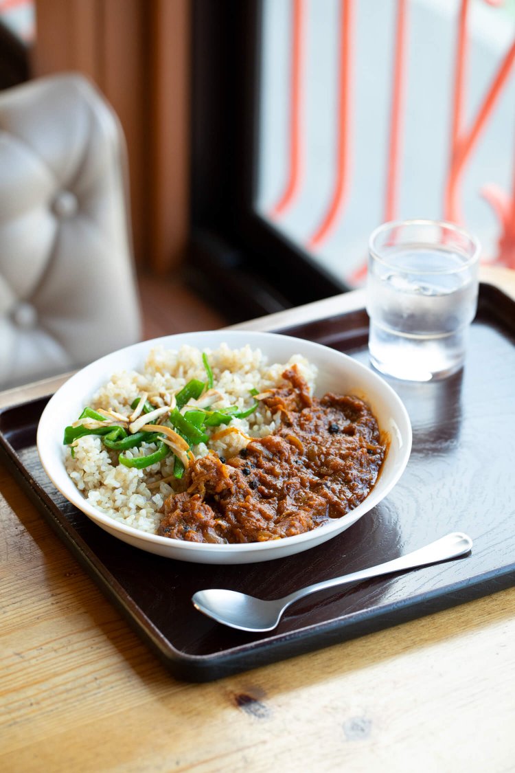 ラム肉入りカシミールカレー700円は博子さんのレシピで。